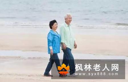 老年人散步要讲究方法(1)