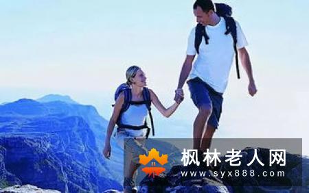 春季宜爬山 老人爬山的注意事项？