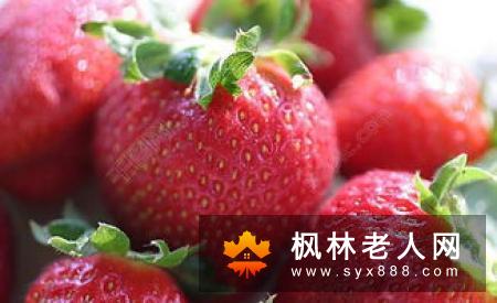 口腔溃疡发作时，吃这几种食物会加重溃疡哦！