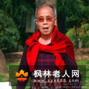 老人散步健身要注意什么