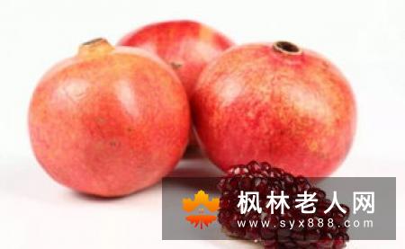 口腔溃疡发作时，吃这几种食物会加重溃疡哦！