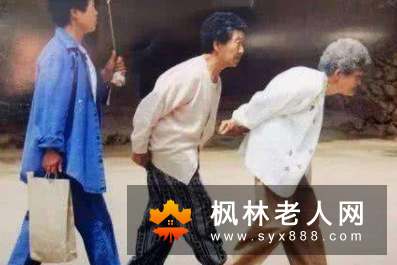 老人骨质疏松怎么回事